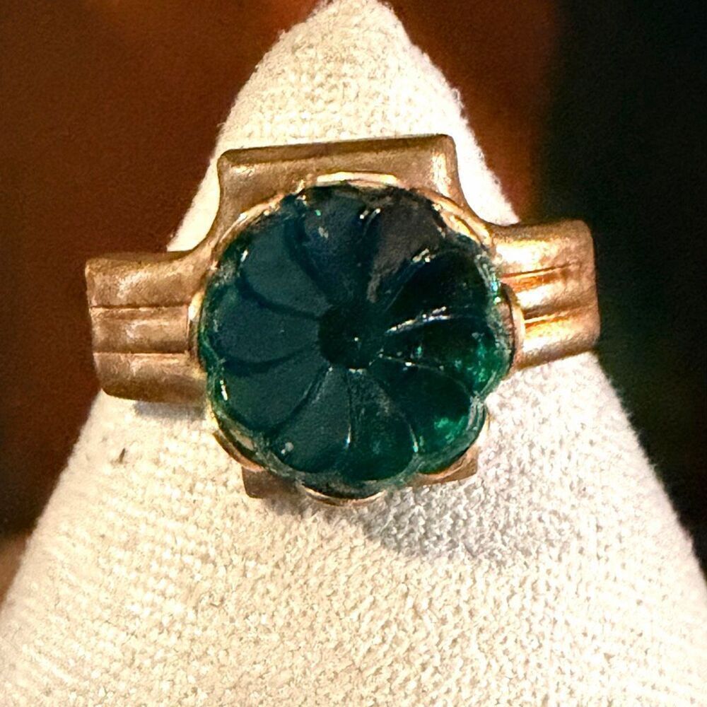 Vintage Green Carved Glass Flower Ring